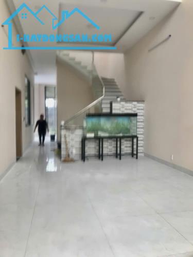 Bình Tân, Nhà biết thự đẹp 4 tầng,Dt 185 m2, ngang 8m, giá rẻ - 3
