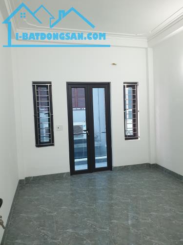 BÁN NHÀ ĐẸP 2.3 TỶ 3 TẦNG 43M2 Ô TÔ ĐỖ CỬA NGÕ GIẢI PHÓNG - 2