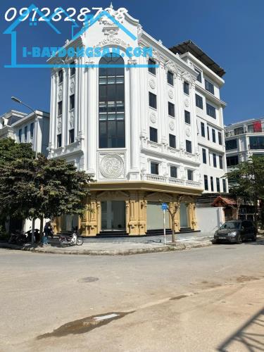 Cho thuê biệt thự ngõ 214 Nguyễn Xiển ,120m x 5 tầng 1 tum thông sàn , thang máy riêng