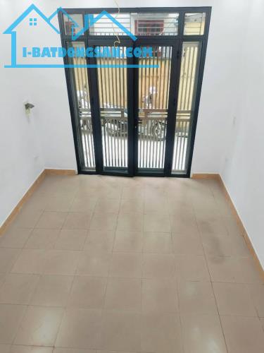 Bán nhà ngõ 772 Kim Giang. Thanh Trì DT36m x 4T. Mặt tiền 4.2m - 2