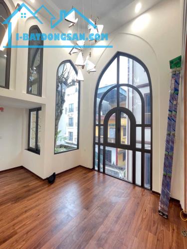 BÁN NHÀ PHỐ TRẠM LONG BIÊN GA RA Ô TÔ FUN NỘI THẤT DT 35M 6 TẦNG GIÁ 7.96 TỶ LH 0988009316 - 1