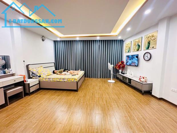 Bán nhà phố Kim Mã - ô tô - diện tích rộng - MT 6.8m chỉ 17.3 tỷ - 2