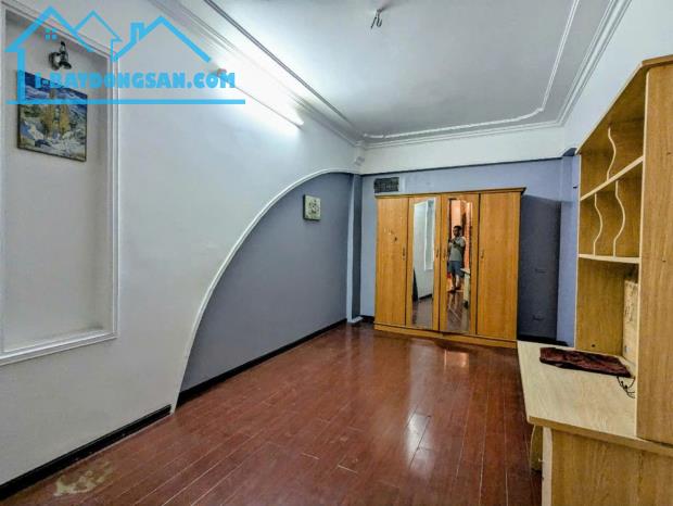 Bán nhà phố Kim Mã - ô tô - diện tích rộng - MT 6.8m chỉ 17.3 tỷ