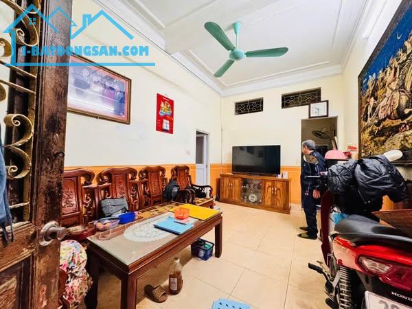NHÀ GẦN PHỐ - HỘ KHẨU TÂY HỒ - TIỆN ÍCH ĐẦY ĐỦ