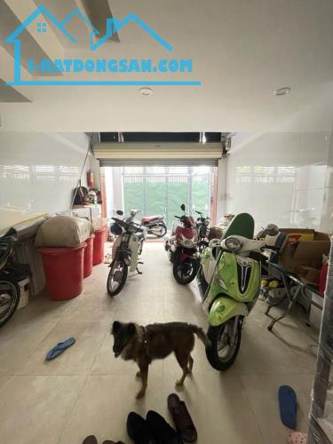 XE HƠI NGỦ TRONG NHÀ - 5 TẦNG - 4,3M x 15M - THANG MÁY - GẦN SÂN BAY - GIÁP PHÚ NHUẬN - 1