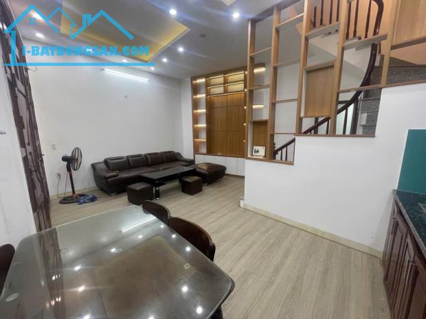 BÁN NHÀ PHỐ TRẠM LONG BIÊN Ô TÔ ĐỖ CỔNG DT 36M 5 TẦNG GIÁ 5.4 TỶ LH 0988009316 XEM NHÀ NGA - 1