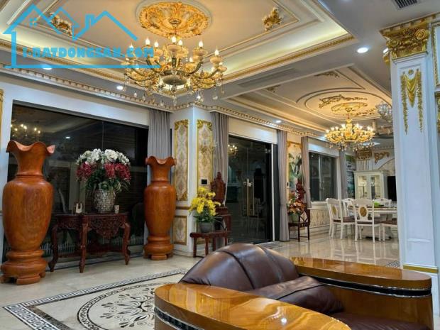 Biệt thự Ngoại Giao Đoàn, lô góc 6 tầng thang máy, ô tô vào nhà, 112m2, MT 7m giá 25 tỷ