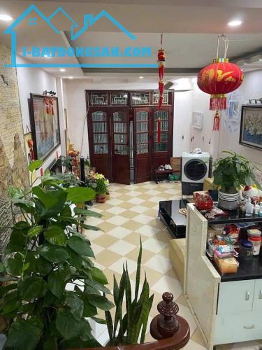 Hiếm. Bán nhà Kim Giang, Thanh Xuân. 54m2 x 5 Tầng. MT 5.5m. NGÕ THÔNG. Ô TÔ. KD. 9 TỶ 9 - 1