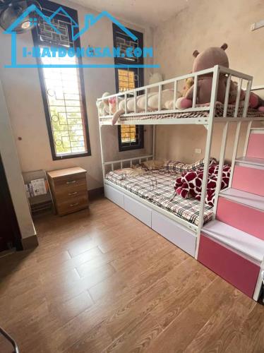 Hiếm. Bán nhà Kim Giang, Thanh Xuân. 54m2 x 5 Tầng. MT 5.5m. NGÕ THÔNG. Ô TÔ. KD. 9 TỶ 9 - 2
