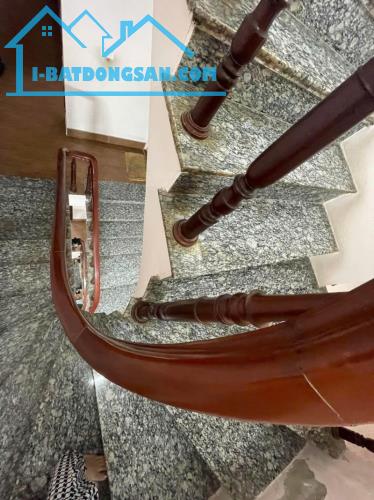 Hiếm. Bán nhà Kim Giang, Thanh Xuân. 54m2 x 5 Tầng. MT 5.5m. NGÕ THÔNG. Ô TÔ. KD. 9 TỶ 9 - 4