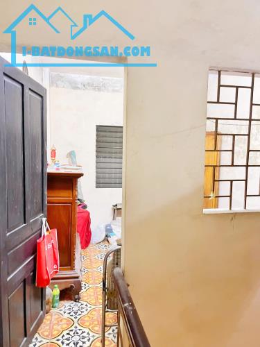 Cho thuê nhà Ở GĐ, NHÓM, KD ONLI ngõ Đê La Thành 3 tầng, 30m2, 3 ngủ, 9 triệu - vào ngay - 2