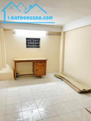 Cho thuê nhà Ở GĐ, NHÓM, KD ONLI ngõ Đê La Thành 3 tầng, 30m2, 3 ngủ, 9 triệu - vào ngay - 3