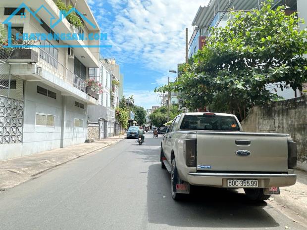 Nhỉnh 30 tỷ có CHDV 7 lầu T.máy hẻm 8m QL 13 150m2 ngang 5.5m 17PN thu nhập 120tr. - 1