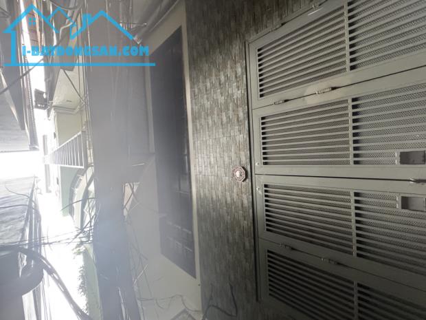 BÁN NHÀ RA TIỀN ĐƯỜNG QUAN NHÂN - CÓ KHOẢNG SÂN RỘNG BÊN CẠNH NHÀ - 2
