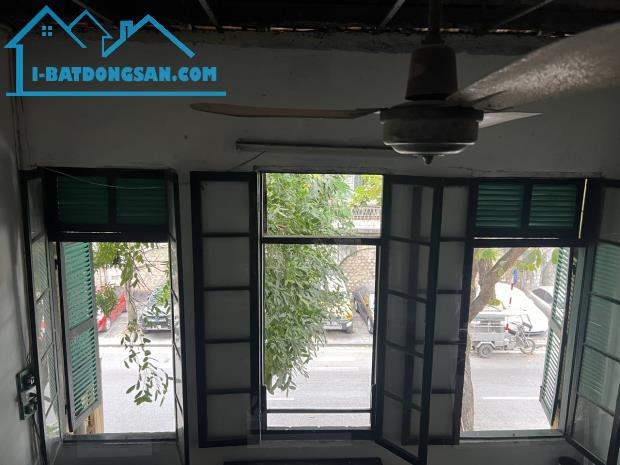 Cho thuê căn hộ tầng 2 Phố Phùng Hưng 45m2, 7.5 Triệu  làm VP, KD online, kết hợp ở