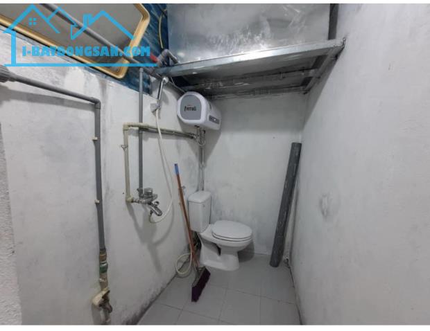 Cho thuê căn hộ tầng 2 Phố Phùng Hưng 45m2, 7.5 Triệu  làm VP, KD online, kết hợp ở - 3