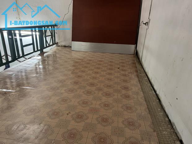 Cho thuê căn hộ tầng 2 Phố Phùng Hưng 45m2, 7.5 Triệu  làm VP, KD online, kết hợp ở - 4