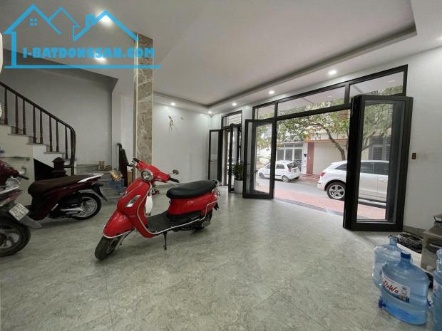 Cho thuê nhà KĐT Mỗ Lao 55m x 5 tầng thông sàn thang máy 22 triệu 0903409888