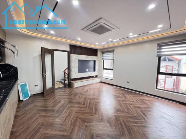 Hạ Giá Bán Căn 42m2 6T Trung Tâm Gia Thuỵ, Long Biên 12.X Tỷ Gara 2 Ô Tô, Full Nội Thất - 4