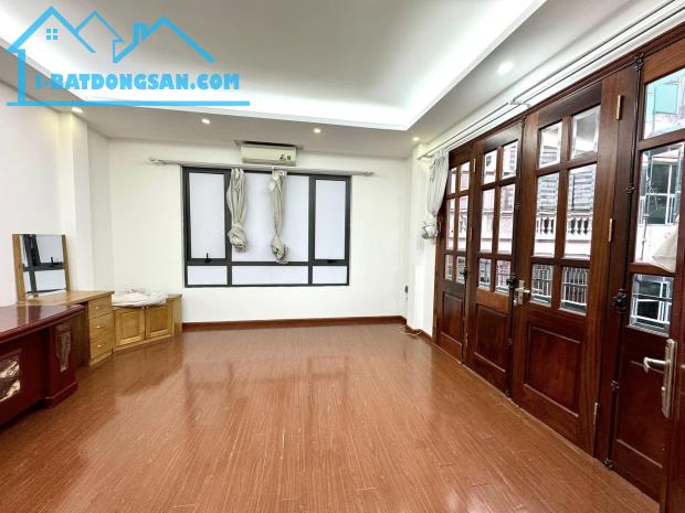 Lô góc Vương Thừa Vũ, gần phố, Gara, ở sướng, 38m 5 tầng 4.8m mặt, Giá 12.5 tỷ. 0796193699 - 2