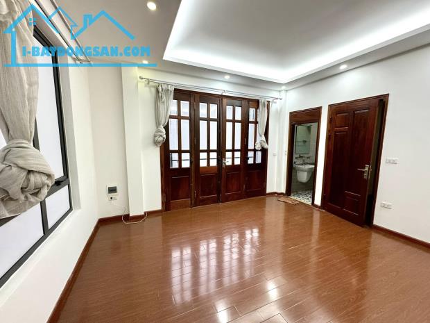 Lô góc Vương Thừa Vũ, gần phố, Gara, ở sướng, 38m 5 tầng 4.8m mặt, Giá 12.5 tỷ. 0796193699 - 3