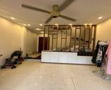 Cần bán gấp nhà đối diện Vườn Hoa Ngọc Lâm, khu vực trung tâm nhộn nhịp chỉ nhỉnh100tr/m2