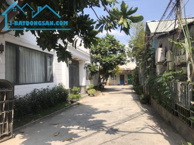 LẠI BÁN HÀNG KHỦNG Ở THẢO ĐIỀN. Dt:2.300m2.  Thổ cư :100%
Giá:148tr/m2
Bán lô đất mặt
