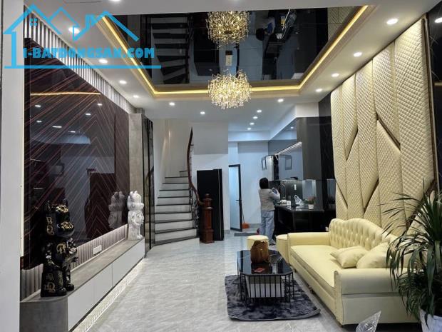 Bán Gấp Nhà Kim Giang - Ngõ Nông, Ô Tô, Thoáng Sáng, DT:32mx5Tầng Giá 6,2Tỷ