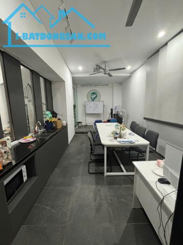 Cho thuê nhà ngõ ô tô Hoàng Quốc Việt, 6 tầng, 60m2, mặt tiền 7m làm TT dạy học, Spa, VP - 1