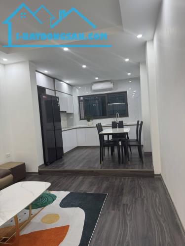 Hót. Tập thể ngõ 203 Kim Ngưu 3 ngủ, Ô TÔ đỗ chân cầu thang, full nội thất, 85m. SĐCC.