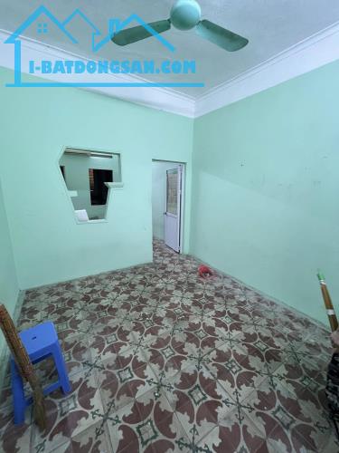 Cho thuê nhà Đê La Thành nhỏ 36m2, 2 tầng, 2 ngủ, 2 wc, 8 Triệu/th