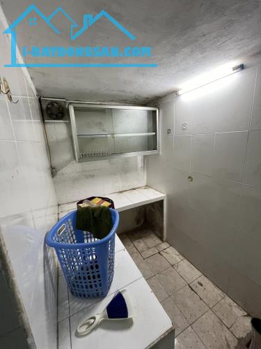 Cho thuê nhà Đê La Thành nhỏ 36m2, 2 tầng, 2 ngủ, 2 wc, 8 Triệu/th - 4