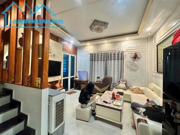 BÁN GẤP, GIẢM SÂU, TAM TRINH, 35M, 5 TẦNG 5.6 TỶ, GIÁP Ô TÔ ĐỖ