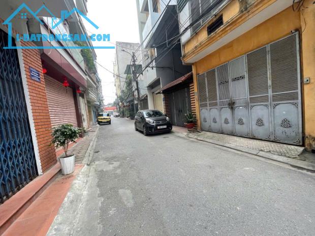 Bán nhà ở Sài Đồng Long Biên ngõ oto tránh nhau sát mặt phố sầm uất 68m mặt tiền: 5m 11 tỷ - 3