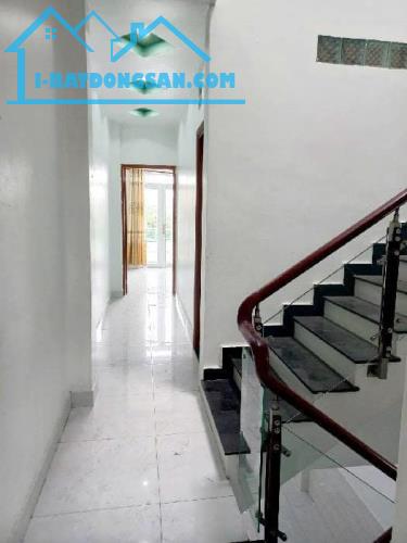 Nhà mặt tiền Bùi Văn Ba, Quận 7 – 96m², 1 trệt 2 lầu, sân xe hơi, chỉ 12.3 tỷ