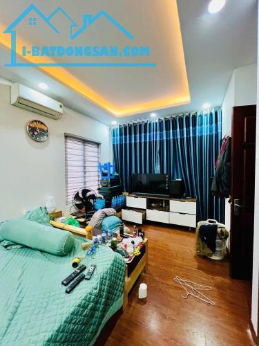 🏡 NHÀ ĐẸP NGUYỄN VĂN CỪ - 5 TẦNG - NGÕ THÔNG - 6,35 TỶ! - 2
