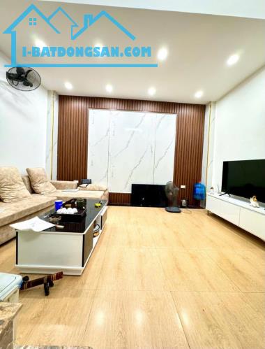 Bán nhà Tây Sơn, Đống Đa, 30m2x5t, gần phố, 10m ra ô tô, nhà dân xây. - 2