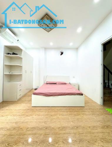 Bán nhà Tây Sơn, Đống Đa, 30m2x5t, gần phố, 10m ra ô tô, nhà dân xây.