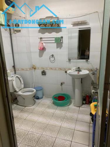 Cho thuê nhà ngõ ba gác phố Vĩnh Hưng Hoàng Mai 35m x 5 tầng, giá 11tr/tháng - 2