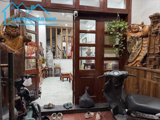🏡 Bồ Đề - Long Biên - 50m2 - 9,9 tỷ - Dân xây - Ô tô - 3 thoáng - 1