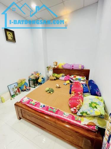 NHỈNH 4 ĐỒNG - LÊ TRỌNG TẤN -HXH - CÁCH MT 1 CĂN - 2 TẦNG - 60M NGANG 5 - 2