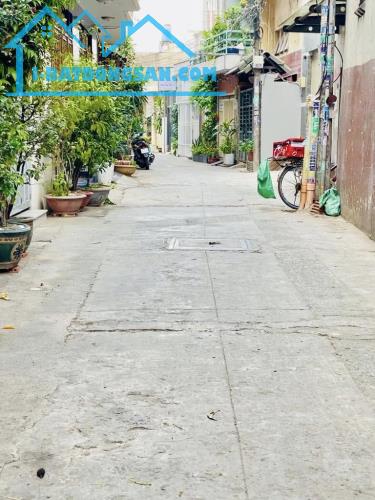 NHỈNH 4 ĐỒNG - LÊ TRỌNG TẤN -HXH - CÁCH MT 1 CĂN - 2 TẦNG - 60M NGANG 5 - 4