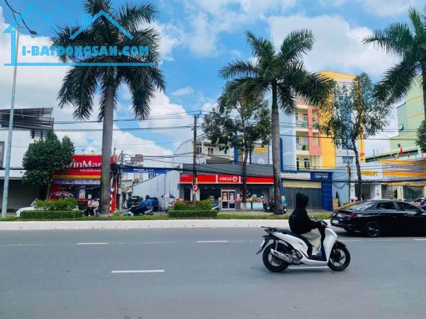 Cho thuê nhà mặt tiền đường 3/2, đối diện bệnh viện vinmec