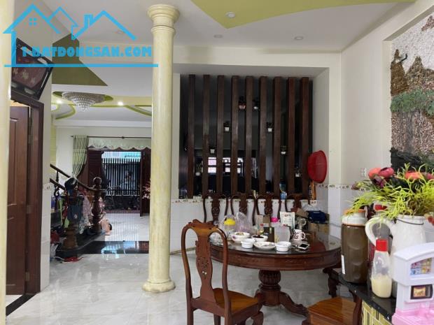 BIỆT THỰ CÓ GARA Ô TÔ BTCT-HẺM NHƯ MẶT TIỀN ĐƯỜNG-166M2-NGANG ĐẸP 8M-KHÔNG LGQH-NHỈNH 15 T