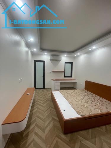 Lô góc 4 tầng ,mặt ngõ ô tô, kinh doanh, phố Hoàng Như Tiếp 44m, chỉ với 9 tỷ.