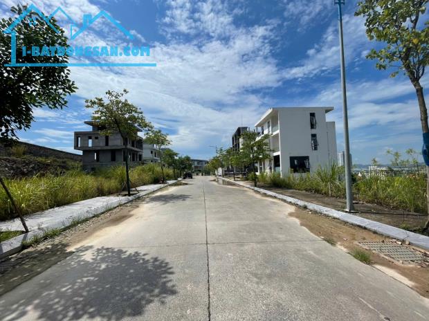 Biệt thự 4 tầng công năng sử dụng 1000m2 giữa trung tâm Bãi Cháy - Hạ Long