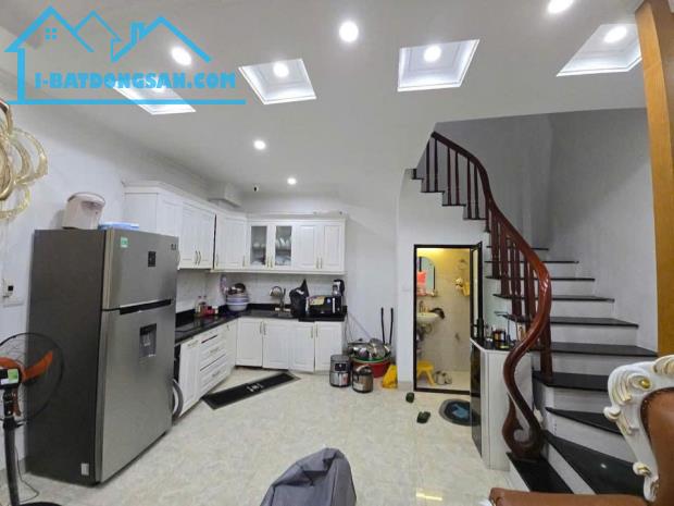 Bán nhà Phố Thạch Bàn. Ô tô đỗ cổng, Đi bộ ra chợ, 500m ra Aeon Long Biên. Lh 0965858116 - 1
