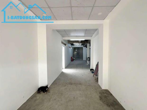 Cho Thuê Nhà Kho Mặt Tiền Nguyễn Văn Quỳ - Diện tích: 11m x 25m- Giá Chốt Thuê: 55tr/tháng - 2