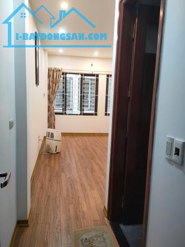 BÁN NHÀ PHỐ THUỴ KHUÊ, DIỆN TÍCH 32/35m² x 5 TẦNG, MẶT TIỀN 4M, GẦN HỒ TÂY.