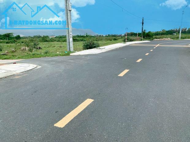 Cần bán lô đất đẹp 2 mặt tiền ngay trung tâm Thị trấn Nam Phước